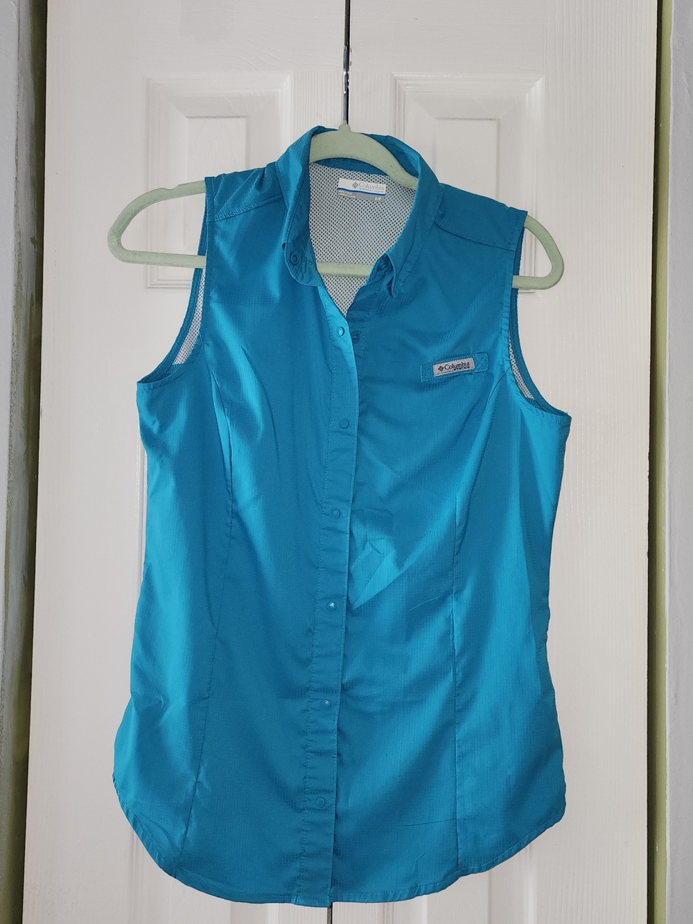 Columbia Sleeveless Button-Down Shirt in Bright Turquoise - Picture 4 of 11